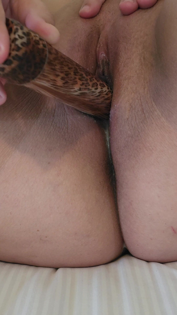 Bellaboo: Возбужденная жена использует игрушки для мастурбации