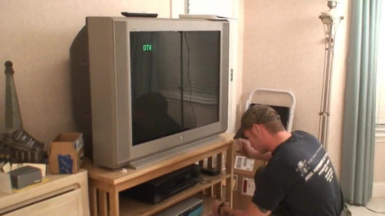 Video Wonderland Productions: Lolla and Moly Do the Cable Guy