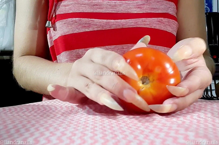 Goddess Li: Zničení rajčata