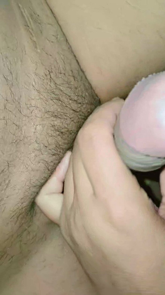 DesiNaina: Gadis sange ini lagi asik masturbasi dan nyepong kontol besar...