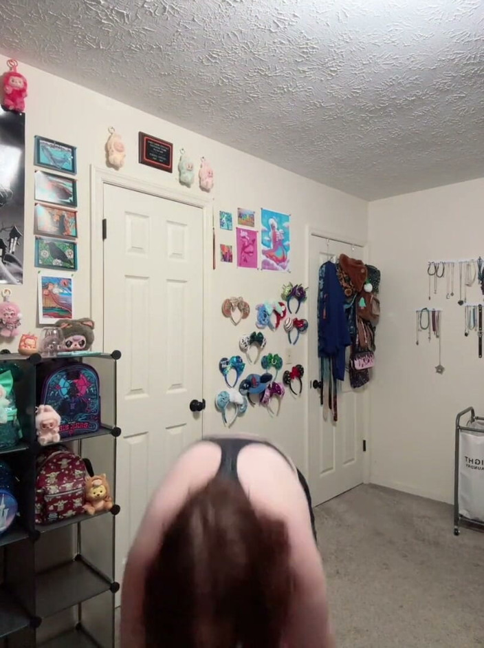 DarlingSweetheart: Ginger Beauty Sexy Workout Routine &amp; Strip