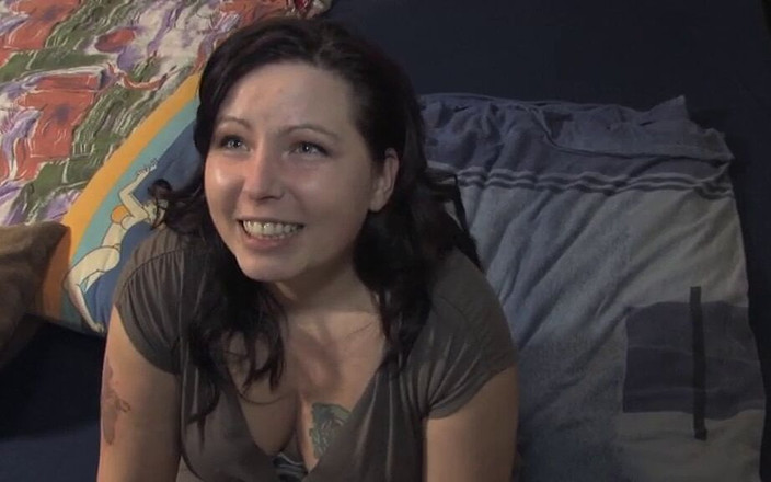 FoxyMedia: 歌词大意： 新认识，来自迪斯科舞厅，现在是性爱