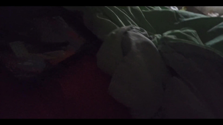 Karmicoxv: 마누라의 방에 들어가서 녹화하는 병적 노인