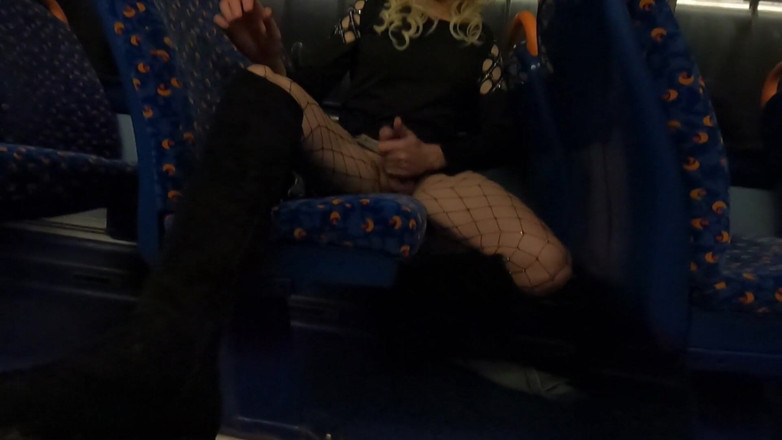 The Midnight Minx: Transvestite kommt im bus