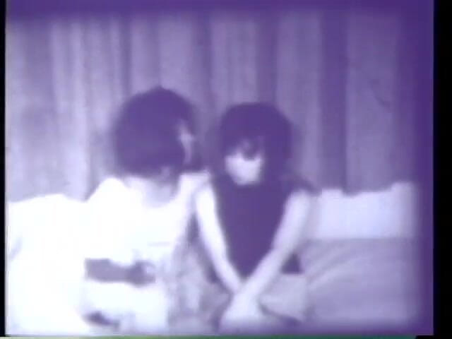 Vintage Usa: Vintaj bertiga dengan MILF hitam miang & putih dan dildo strap-on (tiada...