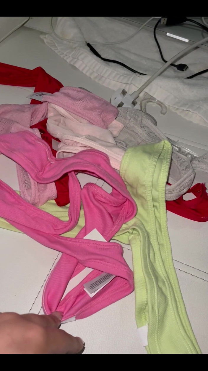 Anastasia Lux: Pozornost, pokud chcete 1 Pošlete mi tip a jméno / adresu k...