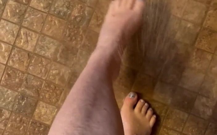 Red&#039;s house: Shower Time with My Foots