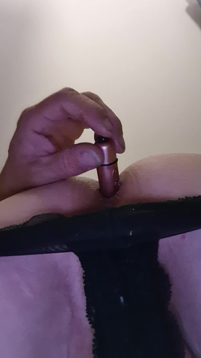 Girlie Simone: आओ मेरे साथ खेलें और मेरे शरीर को स्ट्रोक करें