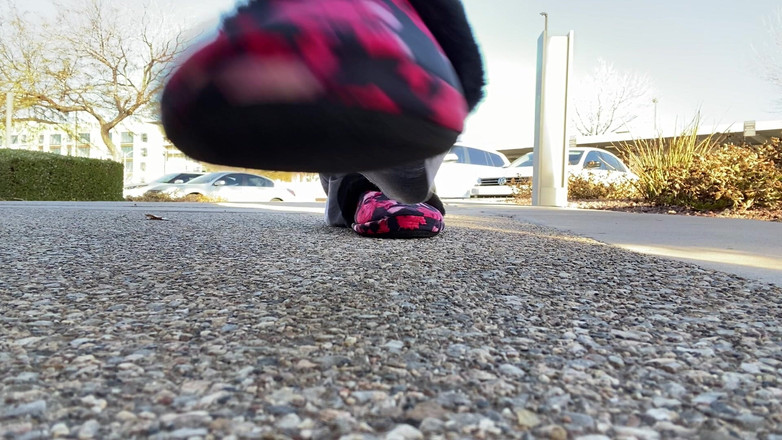 Tan feets: Tanfeets buiten openbare slipper plagen met natuurlijke nagels