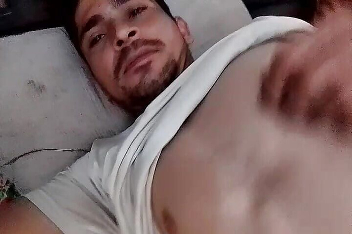 Gangbang straight: Симпатичная тинка Payal обожает массаж