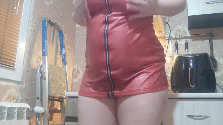 Putarankahotmilf: Cooking, serving, ATM , squirt at kitchen,table