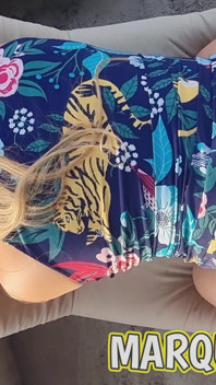 Blonďatá Bigass MILF kundička creampie
