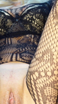 Fisting Squirting Dalam Lima Cincin Bergetar Amatur MILF Pelik Bodystocking