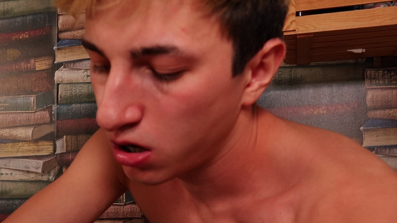 Ethan Lestray: Часть 1 Двое Твинков Ебут Тугое Очко Милого Парня