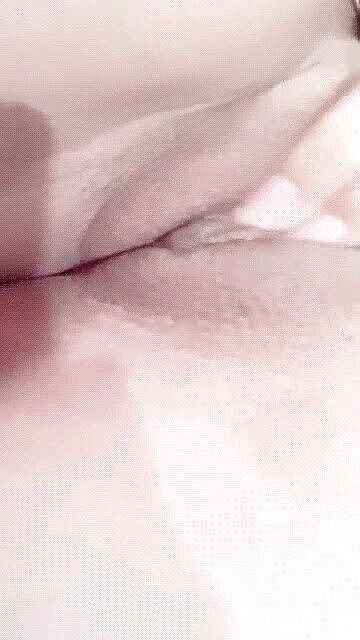 Pretty Clari: Dziewica dziewczyna masturbuje się