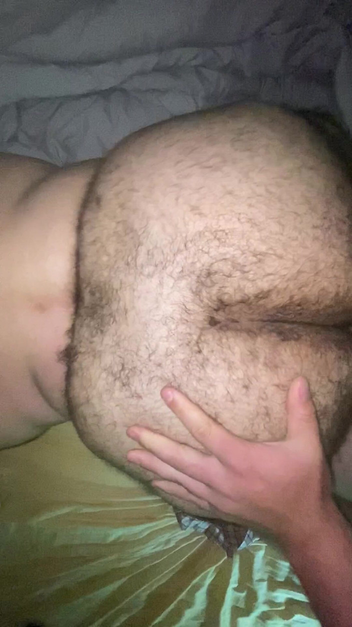 Jay M: Трахаю волосатую шлюшку сзади, делаю им сливки на белом члене