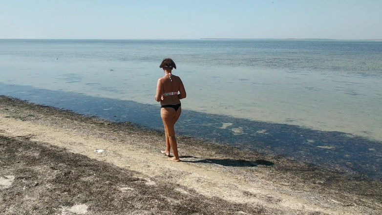 Lukerya: Lukerya junto al mar