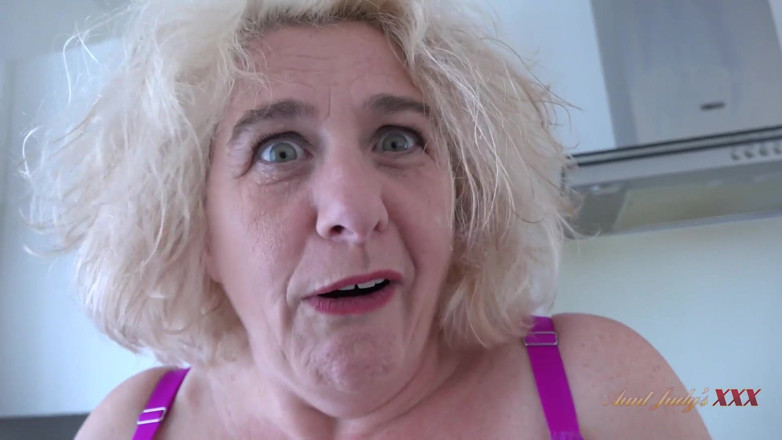 Aunt Judy's XXX: MătușaJudysXXX - Prostindu-mă în bucătărie cu Camilla Creampie (vedere la persoana 1)