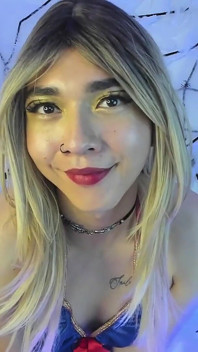 Granie w gry seksualne z moim przyjacielem przez Videocall