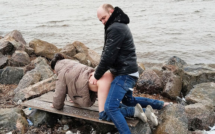 WhoresInPublic: Трах в задницу на улице во время метели