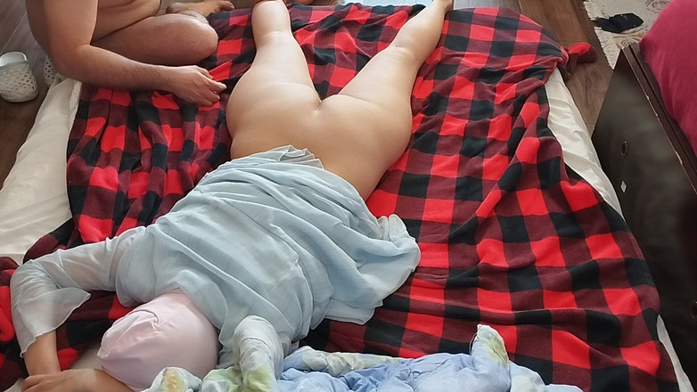 Mirsur: Smyslná masáž sexy páru s olejem na tělo. Předehra v...