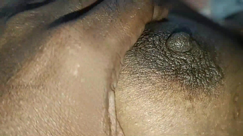 Luxmi Wife: Il cognato gioca con le mie tette
