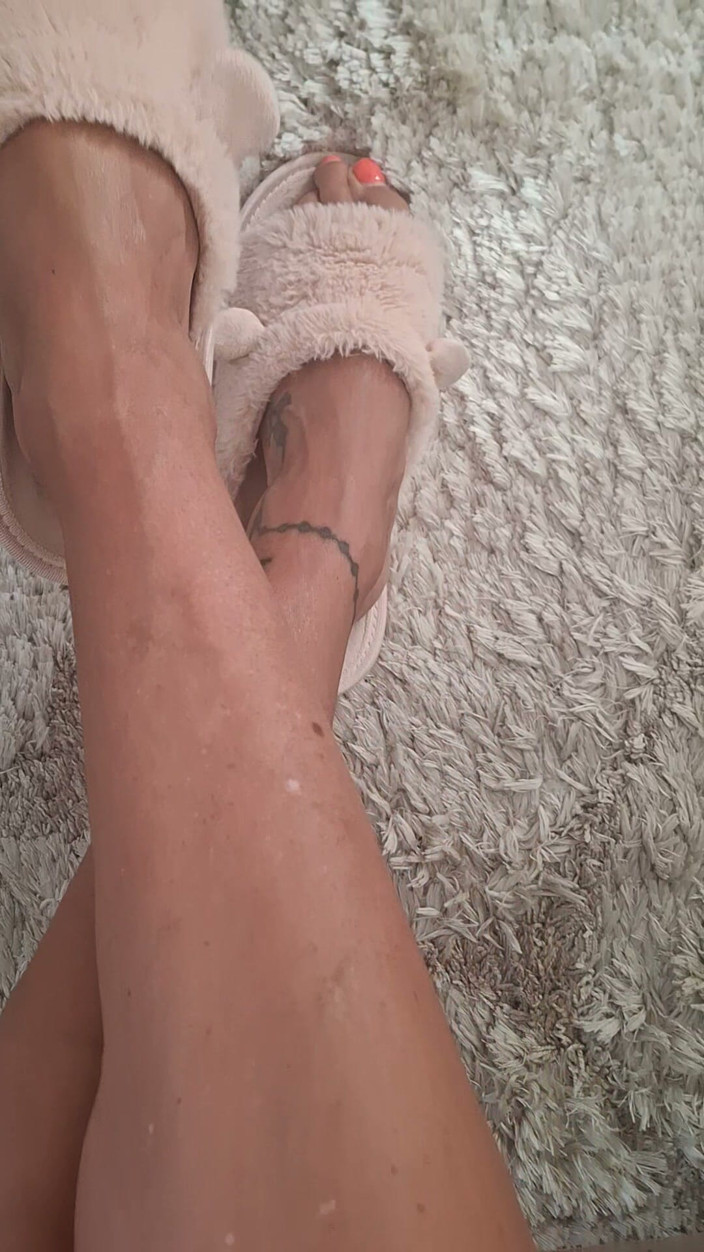 Lettyblond: Kneel Down and Lick