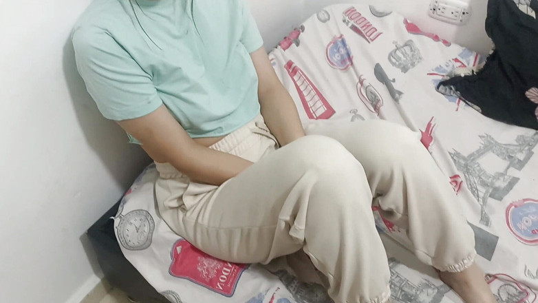 Natasxha: 내 계부가 나에게 맛있는 선물을 주고 나를 열심히 따먹어