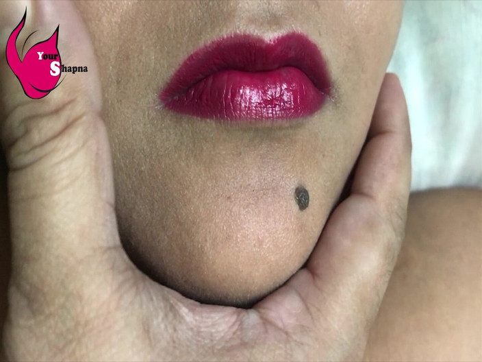 Your Shapna: Rote Lippe und Lutscher