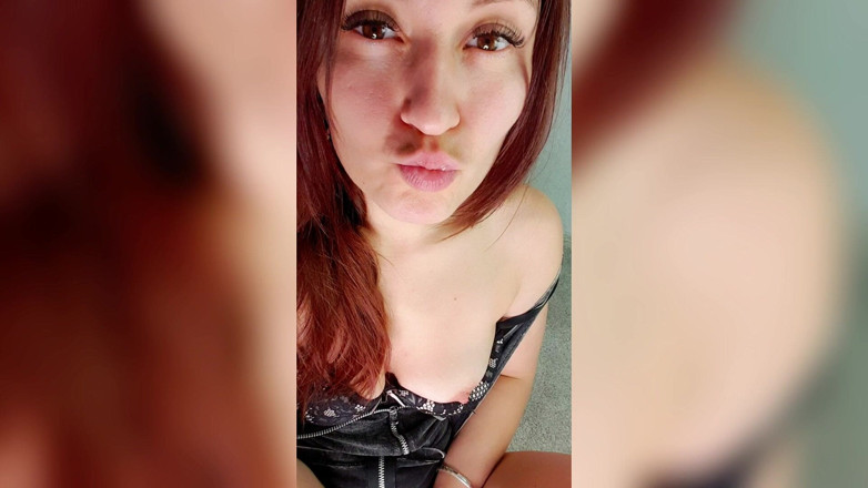 Adele Amber: A Digitação da Mamãe Vulgar
