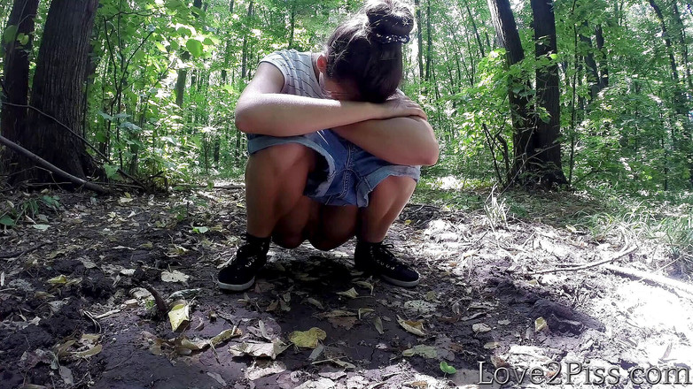 Love 2 Piss: 葉っぱで猫を拭く