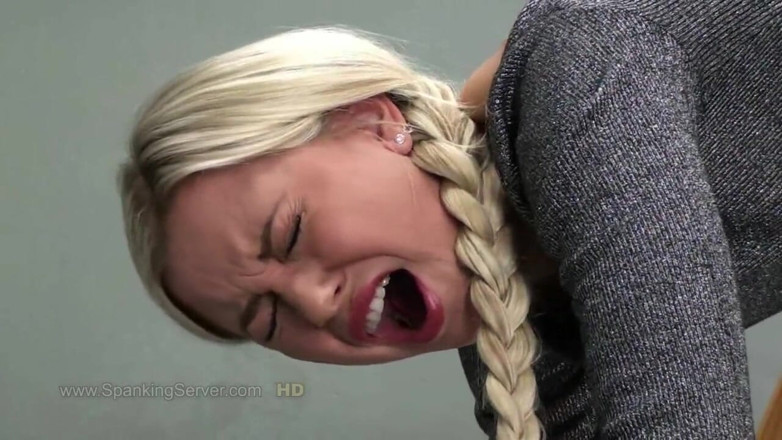 Spanking Server: Lola ass hot whip