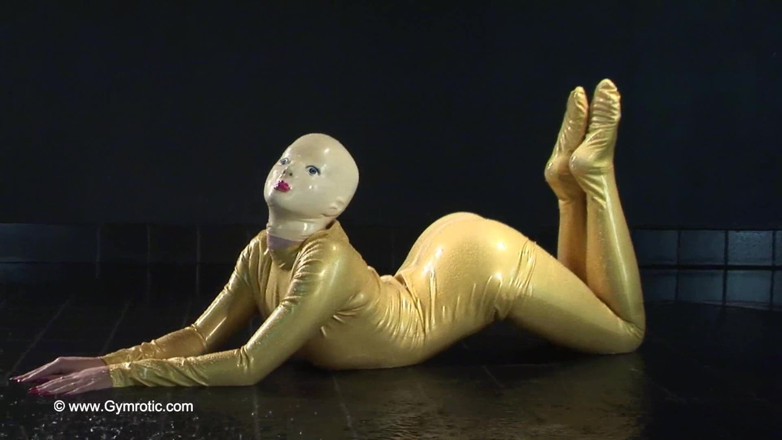 Flexilady: Flexible Mask Fetish