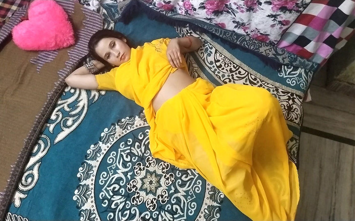 Hindi-Sex: Desi Bhabhi in Yellow Sari Shaved Pussy Hardcore Sex