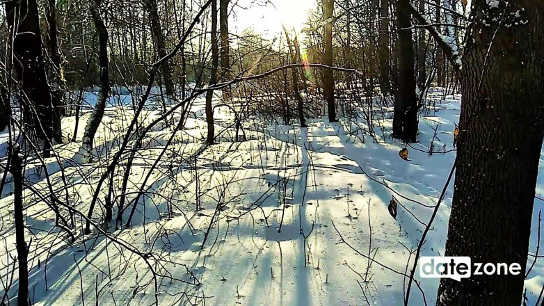 Datezone: Amateur Outdoor Last Winter Blowjob
