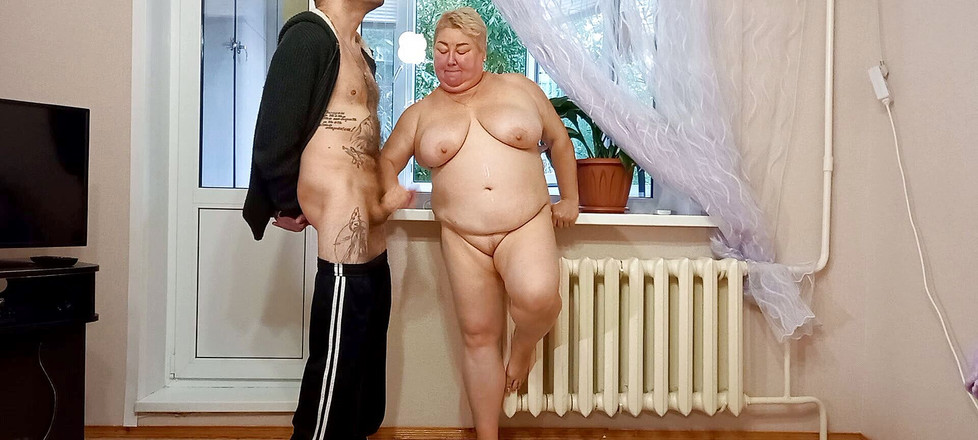 Zona901: 我挑逗窗户清洁工，然后我撸管并吮吸鸡巴