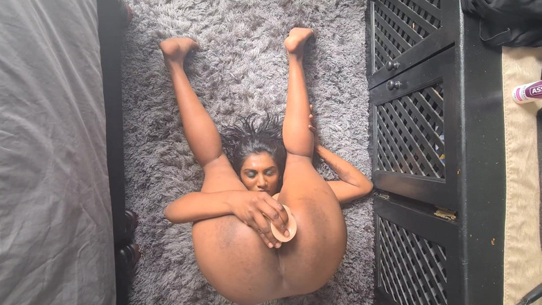 domslutfucker: Indische Desi-schlampe Fickt Ihr Dunkles Arschloch Mit Einem Dildo