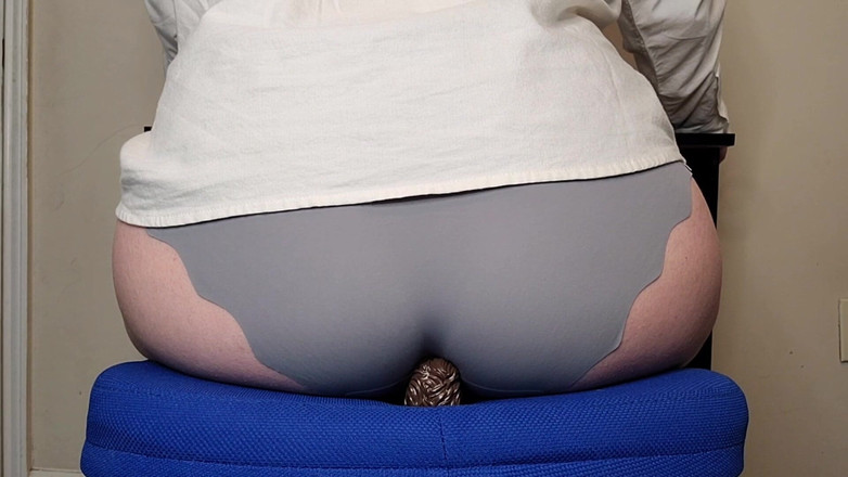 Julia Ryan: La dottoressa julia studia pt 1 la flatulenza ti può sostenere?