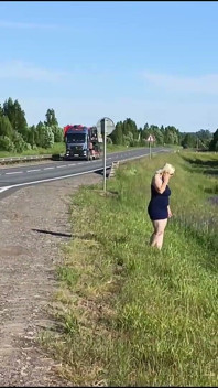 Сбрасываю Трусики На Дорогу