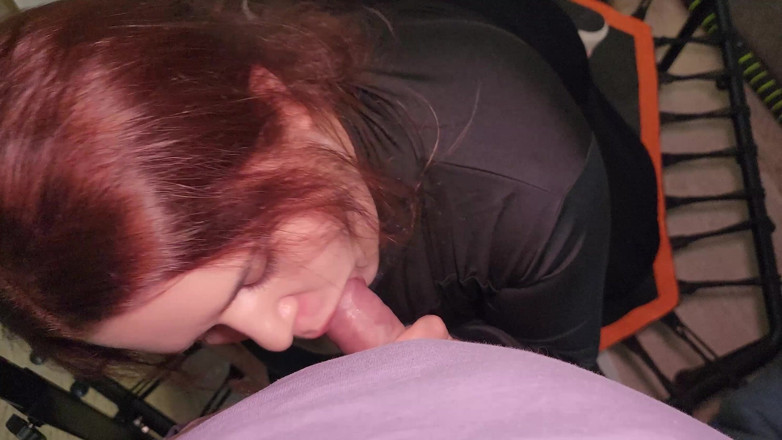 Peach Desert: Hot Chubby Stepmommy in Tight Leggings on a Trampoline Gets...