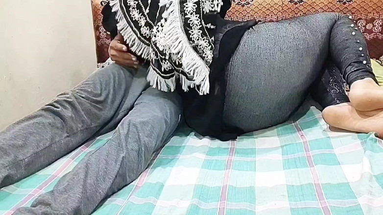 Pakistani CoupleX: Задница индийской мачехи дези
