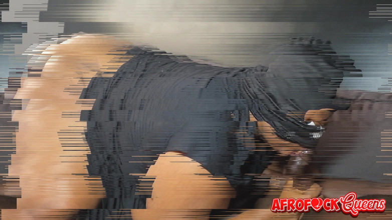 Afro fuck queens: Шлюшку-толстушку с большой задницей отдолбил большой черный член.