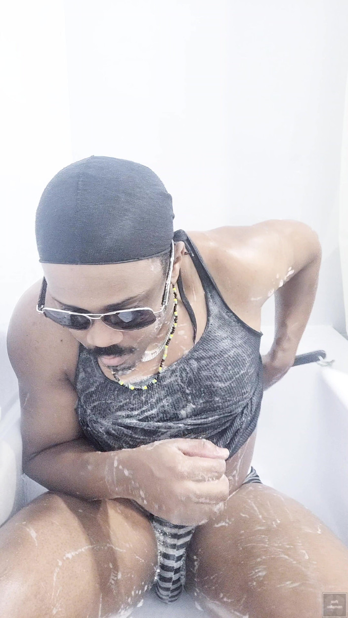 Soft Soleman: Umývám si tělo ve vaně 5