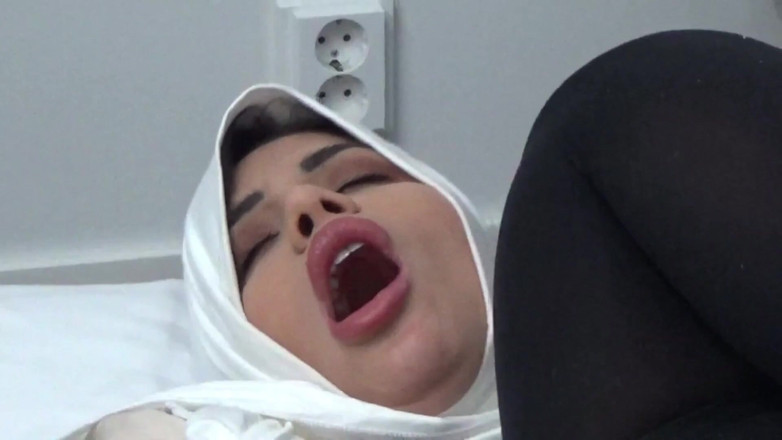Amateur Homemade Porn: My Sexy Arab Stepmom Masturbate in Front of Me She...