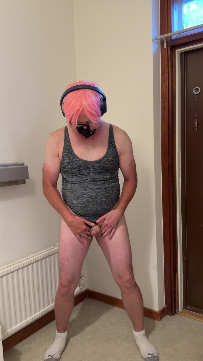 Julia Trans: Trany Spanking Ass, Balls Dan Melancap Dan Memancut Mani Untuk...