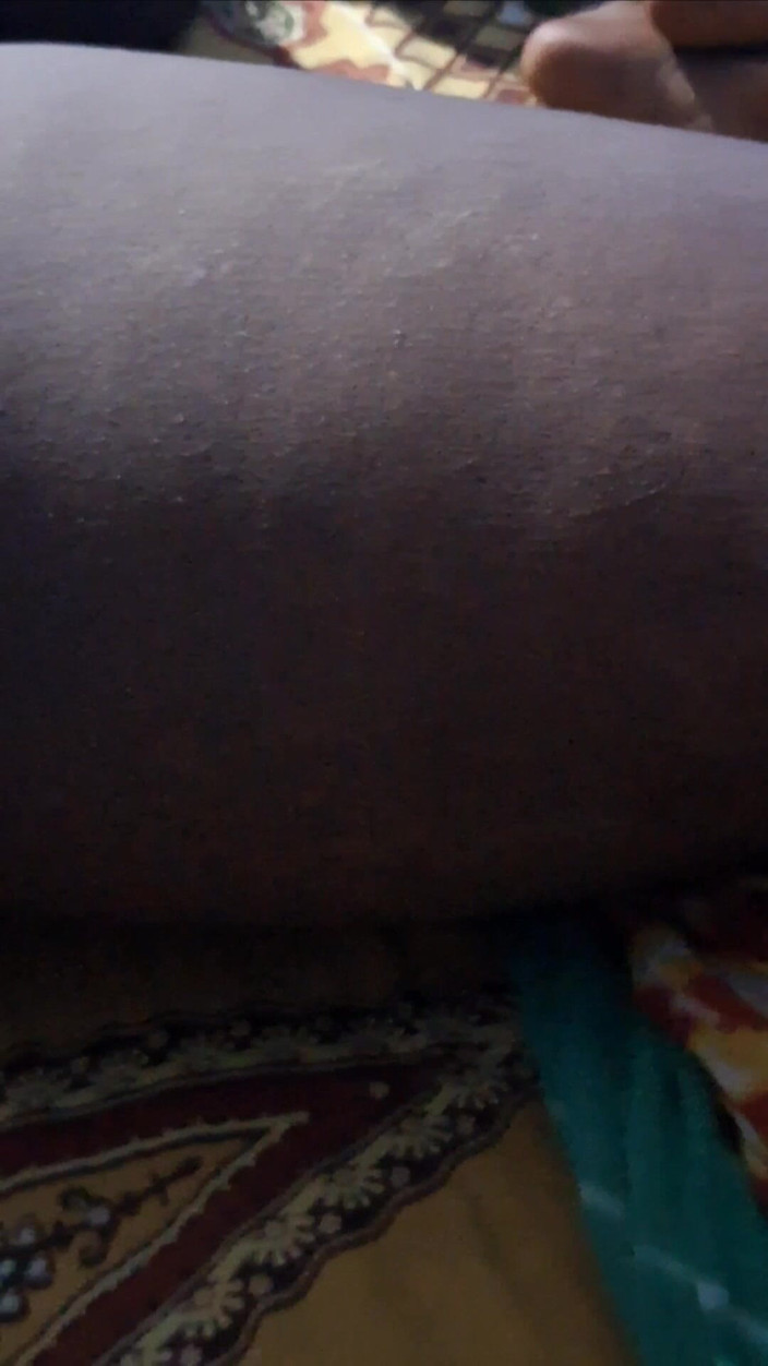 Anisha: 今日はセクシーなビデオはどうですか