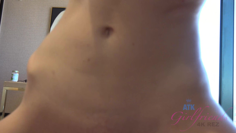 ATK Girlfriends: Vay canına, kırmızı sutyenini çıkardığında göğüsleri harika görünüyor