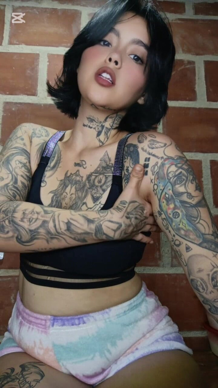 Dalyla: Armpit with Oil
