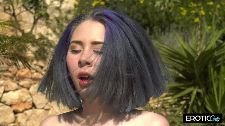 ONLYFREAKSX: Een mooie dag bij het zwembad, perfect voor tiener neuken...