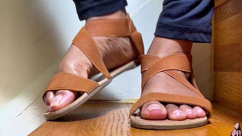 Pink Foxx: Merdiven Yukarı Ve aşağı Yürüyüş